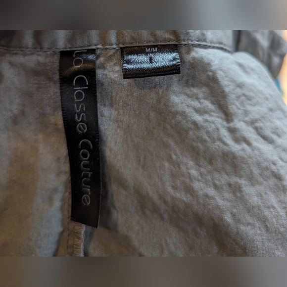 La Classes Couture button up dress shirt. Ladies size Medium - Picture 3 of 3